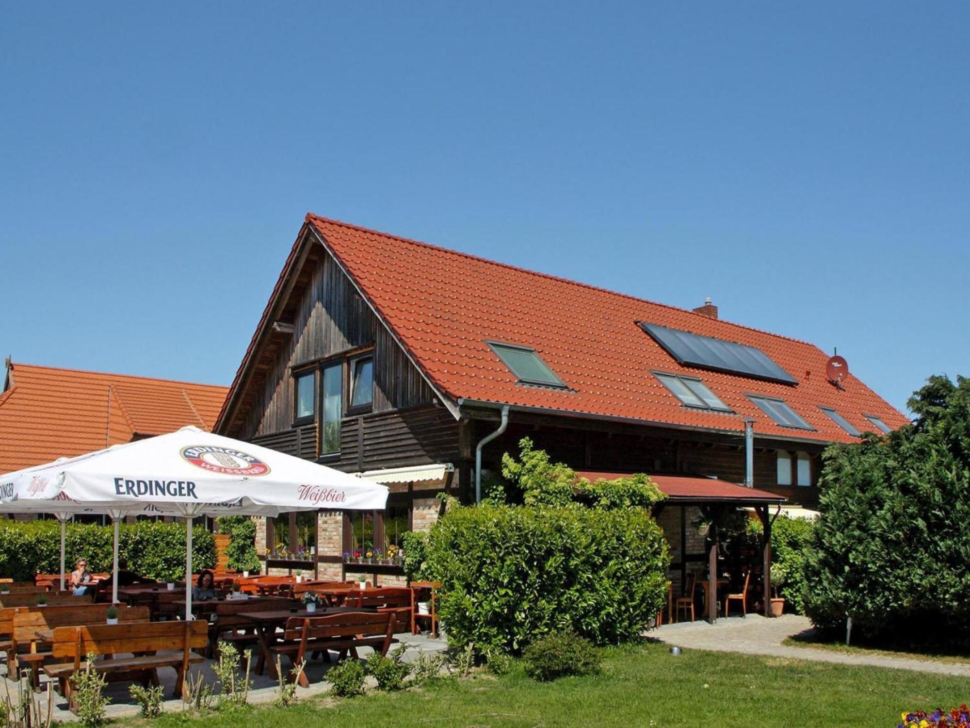 Farmstay Neuendorfkrug, Luetow Lutow Exterior photo